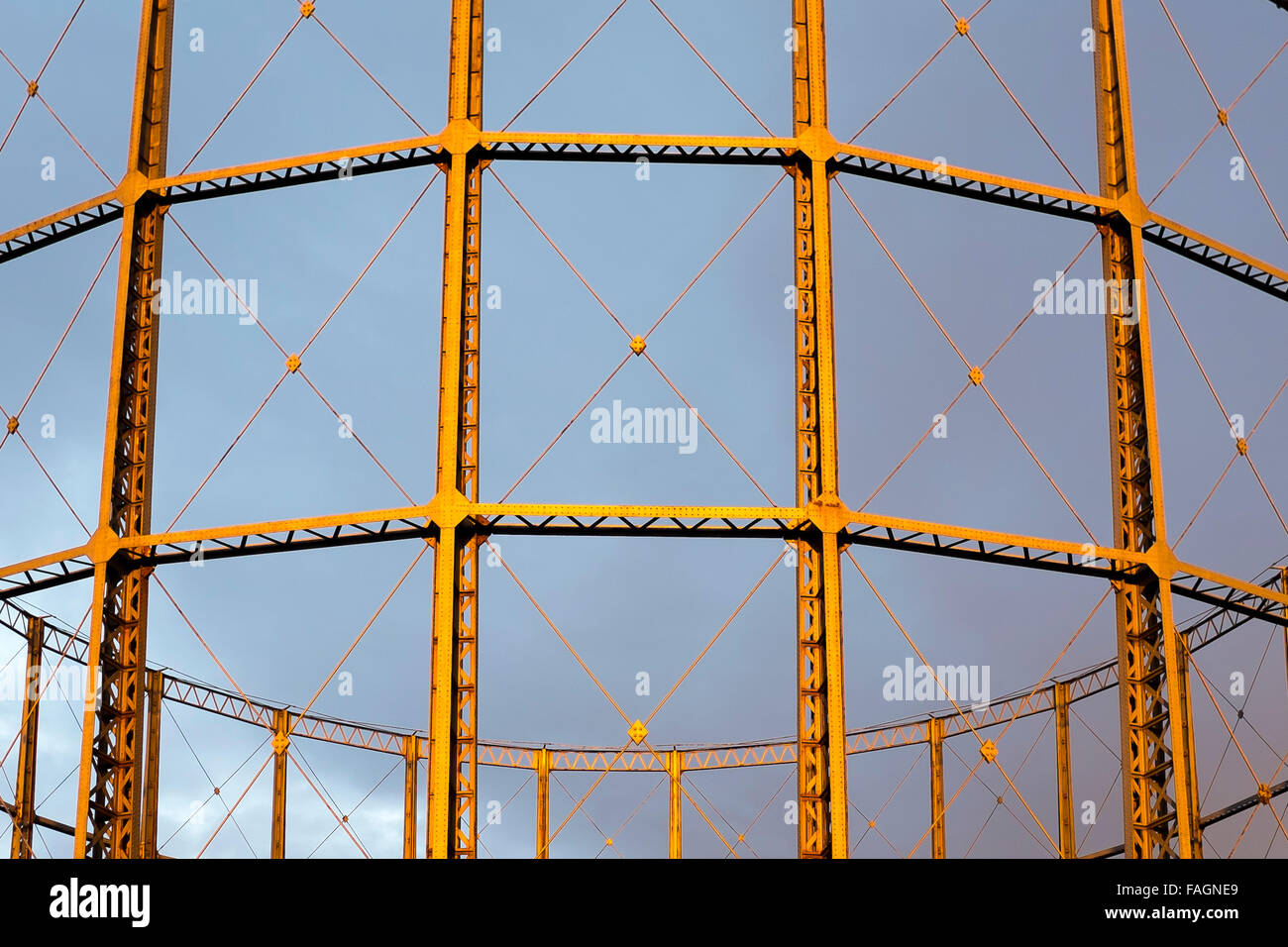 Die Garston Gas-Inhaber bei Sonnenuntergang. Ehemals bedeutende industrielle Infrastruktur, werden sie schnell verschwinden. South Liverpool, UK Stockfoto