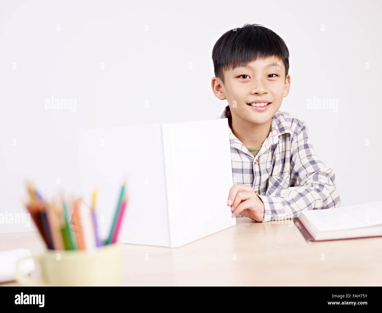 Porträt von einem asiatischen elementare Schuljunge Stockfoto
