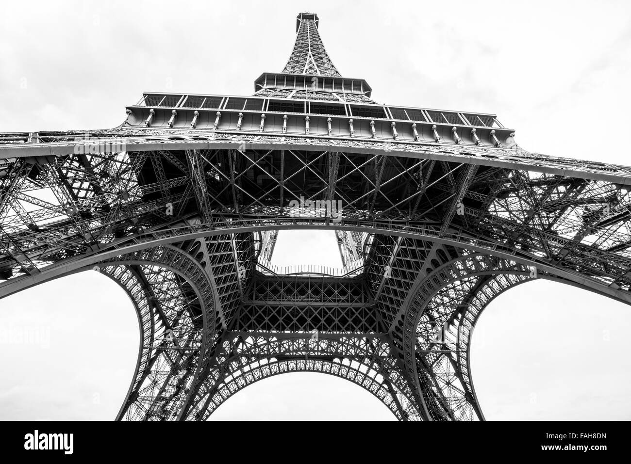 Eine abstrakte Sicht auf den Eiffelturm in der europäischen Stadt Paris In Frankreich Stockfoto