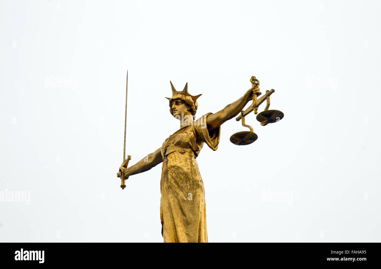 Justitia-Statue an der zentralen Strafgerichtshof Old Bailey, London, Großbritannien Stockfoto
