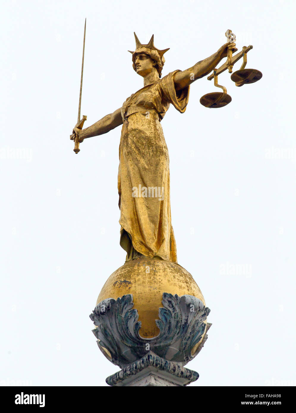 Justitia-Statue an der zentralen Strafgerichtshof Old Bailey, London, Großbritannien Stockfoto