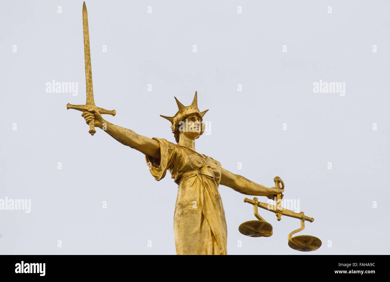 Justitia-Statue an der zentralen Strafgerichtshof Old Bailey, London, Großbritannien Stockfoto