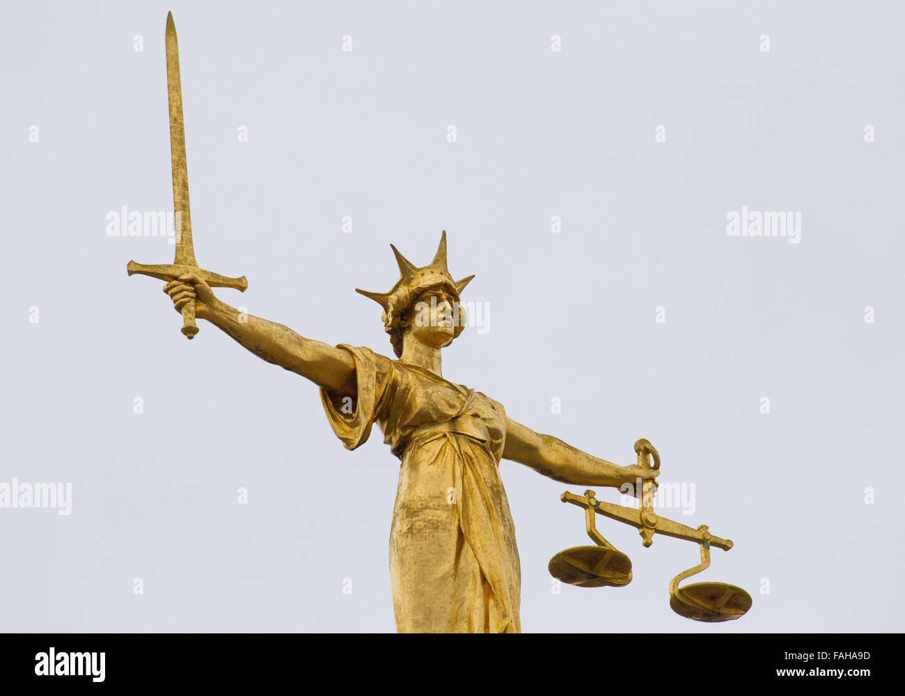 Justitia-Statue an der zentralen Strafgerichtshof Old Bailey, London, Großbritannien Stockfoto