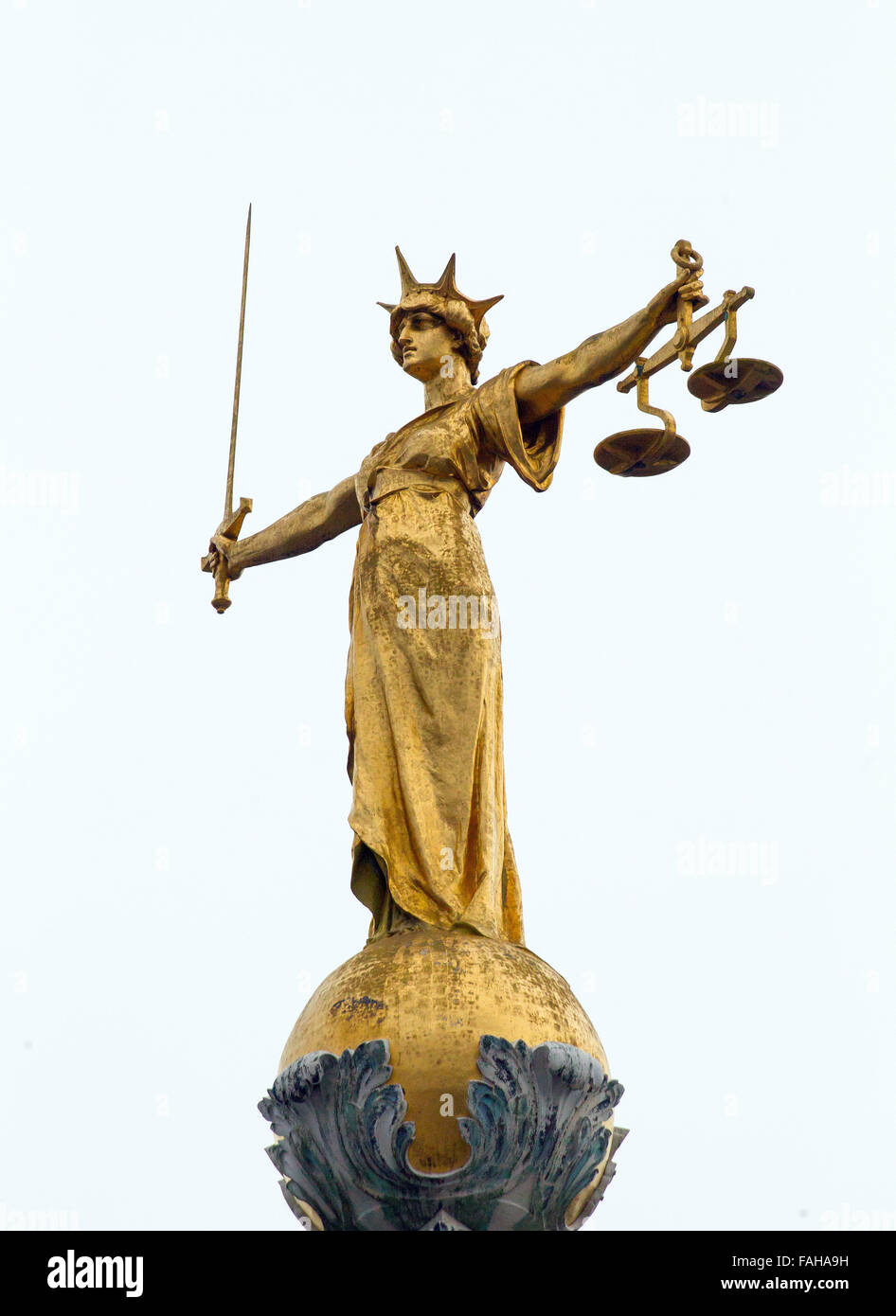 Justitia-Statue an der zentralen Strafgerichtshof Old Bailey, London, Großbritannien Stockfoto