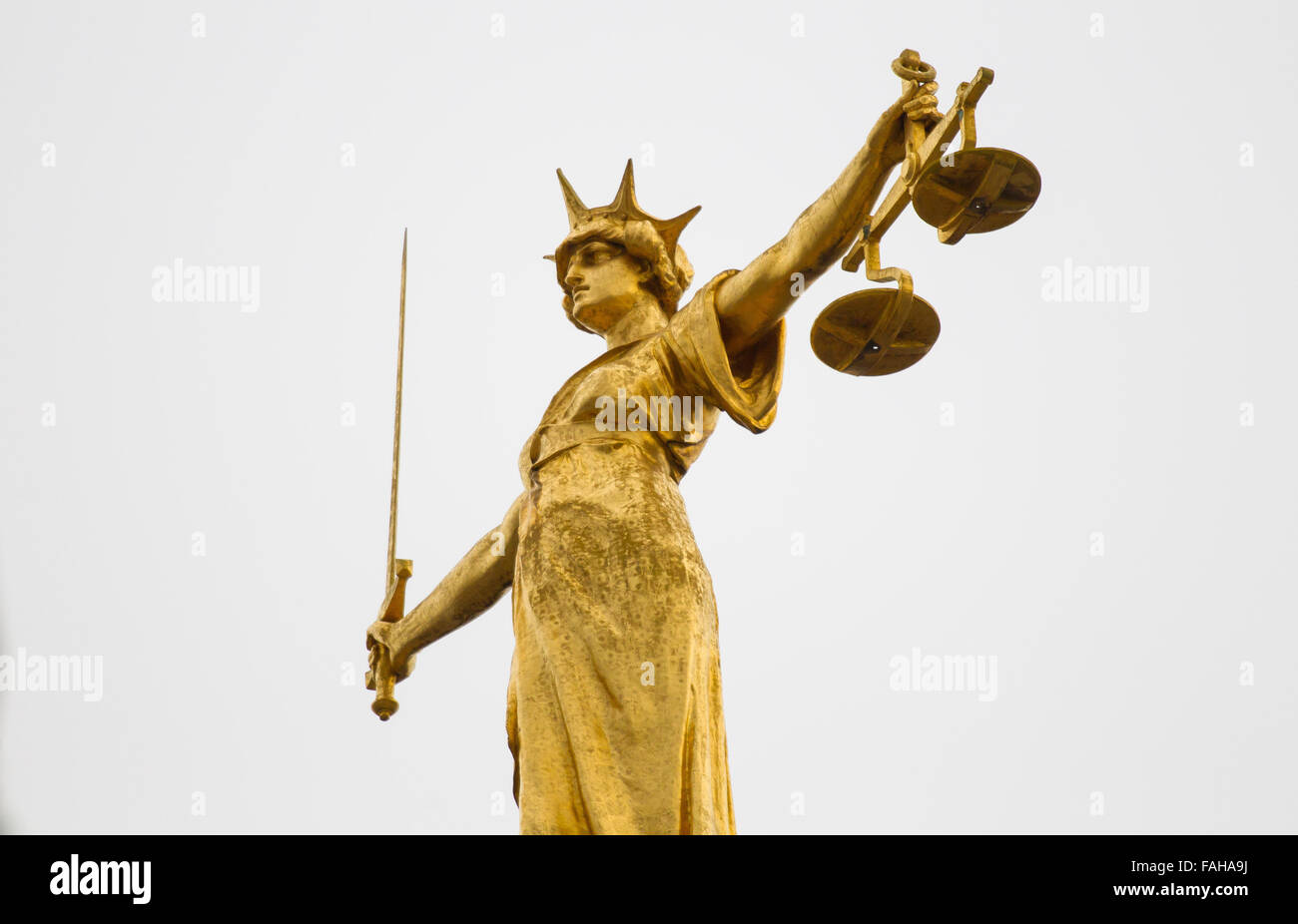 Justitia-Statue an der zentralen Strafgerichtshof Old Bailey, London, Großbritannien Stockfoto