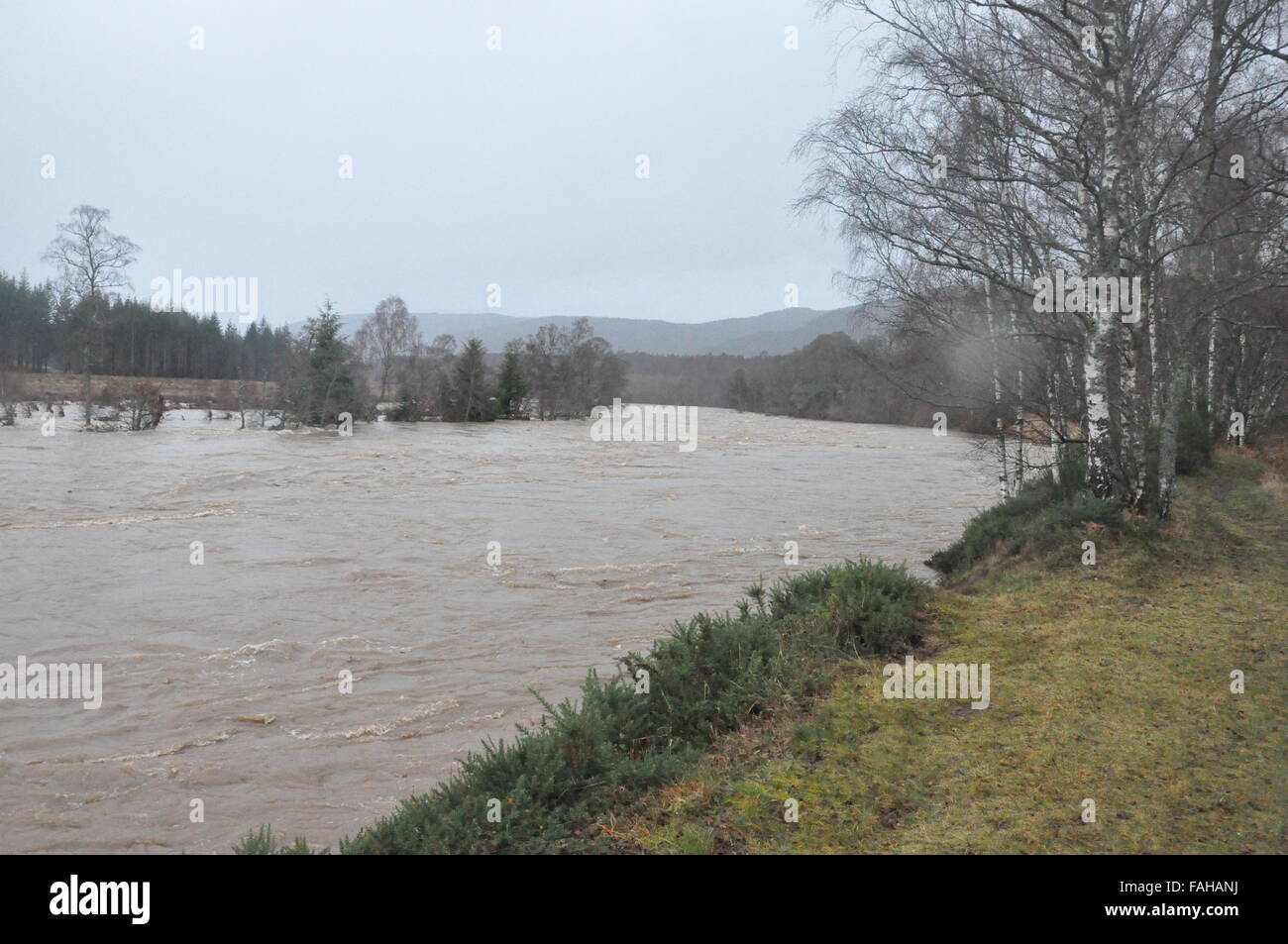 Bilder, die während der Evakuierung von Ballater während Sturm Frank, 2015, Flooding, Dorf Stockfoto