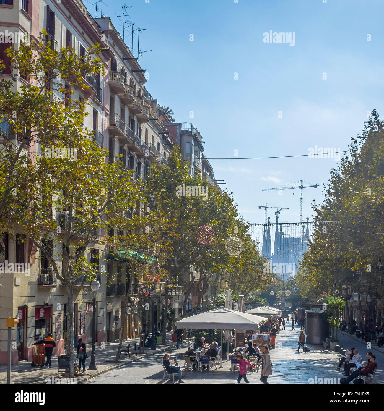 Avenida de Gaudi mit Blick auf die Sagrada Familia, Barcelona