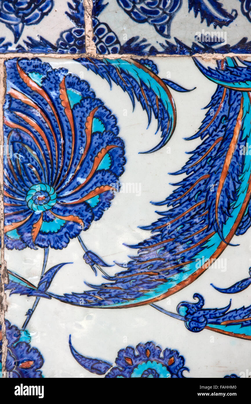 Makro-Ansicht der Kacheln in Rustem Pasa Moschee, Istanbul, Türkei Stockfoto