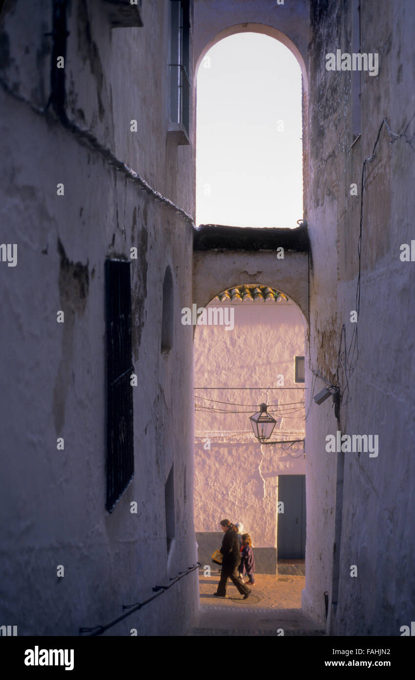 Cuesta de Las Monja Straße.  Arcos De La Frontera, Andalusien, Spanien Stockfoto