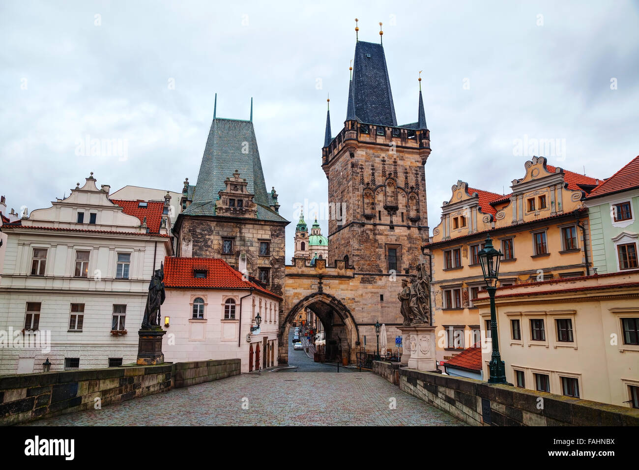 Karlsbrücke in Prag, Tschechien bei Sonnenaufgang Stockfoto