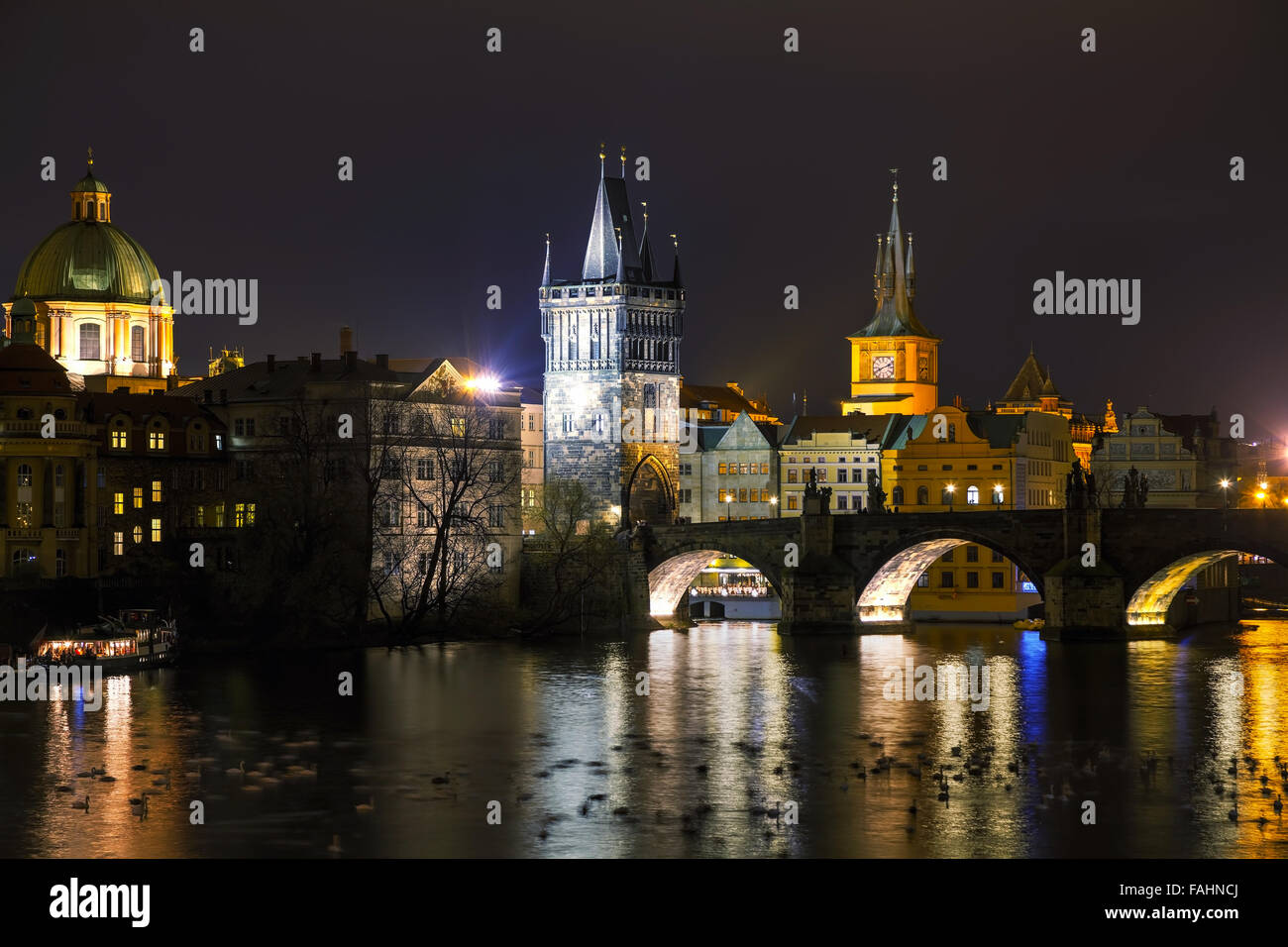 Übersicht von Prag bei Nacht Stockfoto