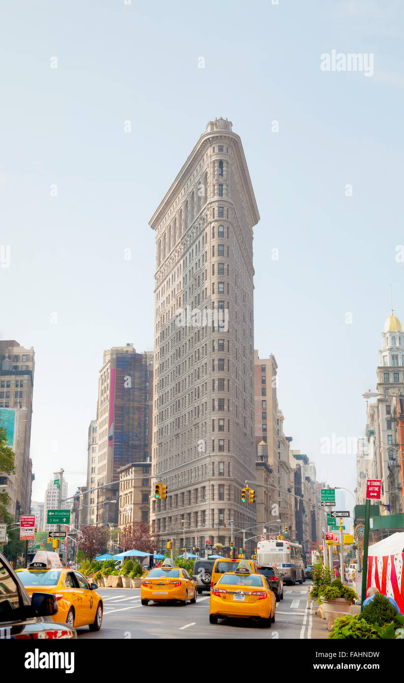 NEW YORK CITY - 04. SEPTEMBER: Yellow Cabs bei 5th Avenue morgens am 4. Oktober 2015 in New York City. Stockfoto