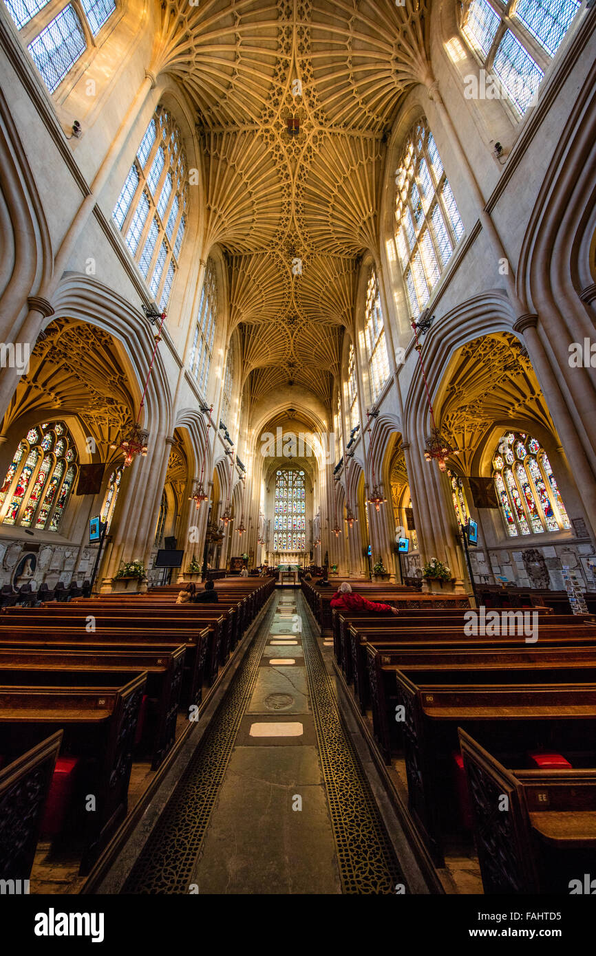 Steigenden Fan gewölbte gotische Decke und Laterne Windows in Bath Abbey in Somerset UK Stockfoto