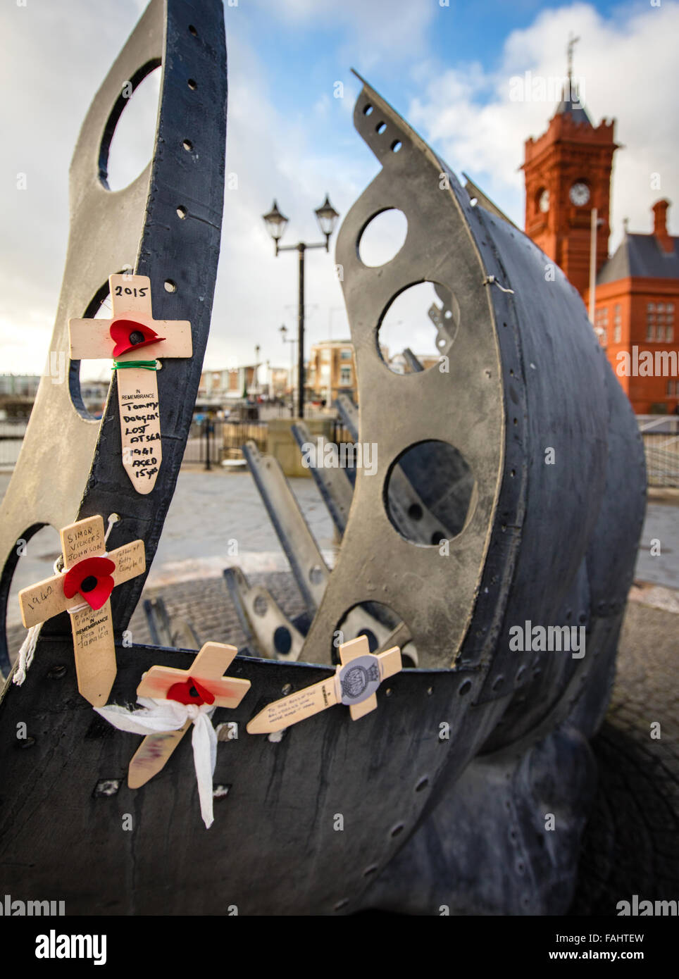 Händler für Seeleute Memorial Skulptur und das Pierhead Gebäude in South Wales Cardiff Bay Stockfoto