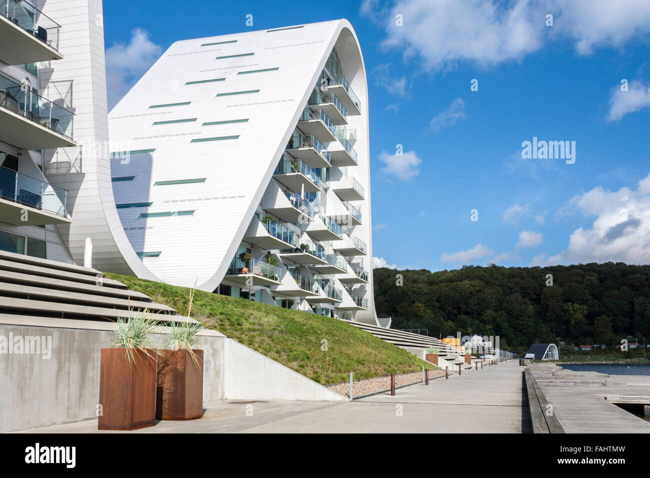 Die Wellenbildung – Design von Henning Larsen Architects in Vejle, Jütland, Dänemark, Europa. Stockfoto