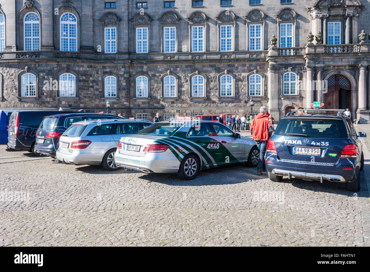 Dänische Taxifahrer protestieren Uber außerhalb des Parlaments Gebäude in Kopenhagen, Dänemark, Europa. Stockfoto