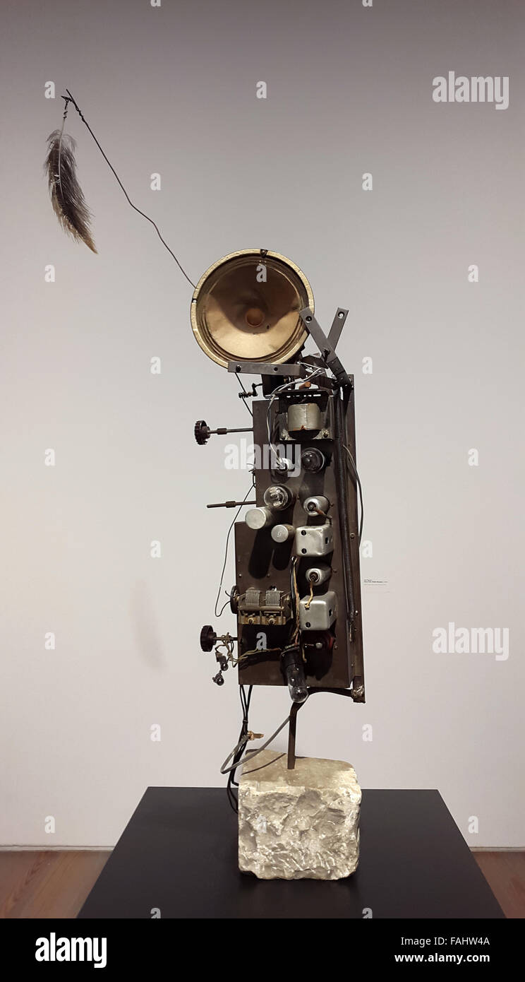 Unbenannte skulpturalen Maschine aus dem Satz stellte Radio-Skulptur (1962) von Schweizer Bildhauer Jean Tinguely im Museum Tinguely in Basel, Schweiz. Stockfoto