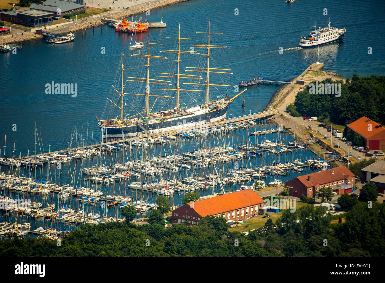 Luftaufnahme, Segelschiff Passat, der Passat, Dreimaster, Marina, Boot dock, Segelboote, Yachten, Travemünde, Lübeck, Lübecker Bucht Stockfoto