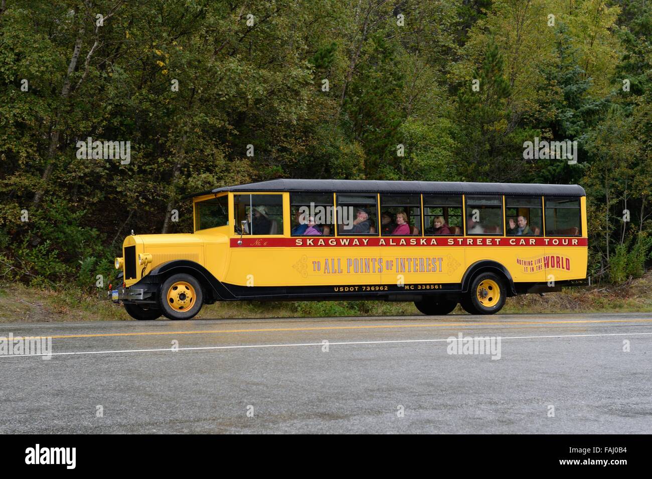 Skagway, Alaska, USA, Straßenbahn-Tourbus. Stockfoto