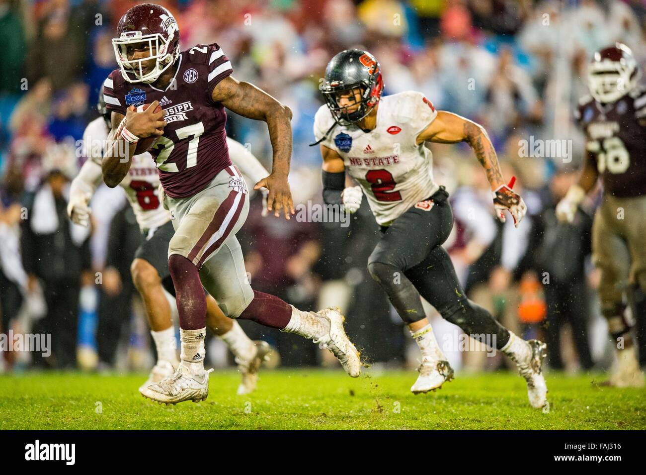 Charlotte, NC, USA. 30. Dezember 2015. Mississippi State Runningback Aeris Williams (27) während des Belk Schüssel College-Football-Spiels zwischen NC und Mississippi Zustand auf Mittwoch, 30. Dezember 2015 bei Bank of America Stadium, in Charlotte, North Carolina. Bildnachweis: Cal Sport Media/Alamy Live-Nachrichten Stockfoto