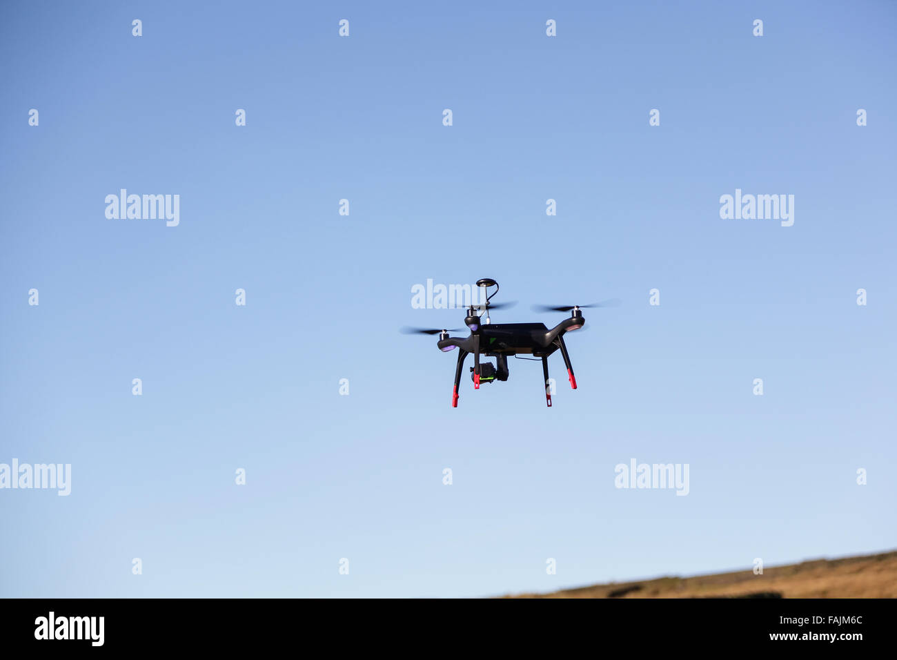 3DR Robotics solo UAV Consumer Produkte Drohne Drehplattform mit gopro Kameras gesteuert von Handy oder Tablet-Bildschirm fliegen Stockfoto