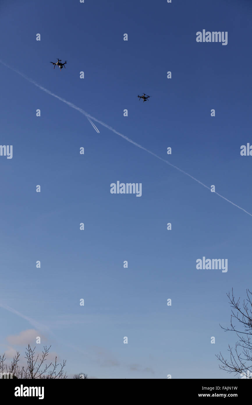 3DR Robotics solo UAV Consumer Produkte Drohne Drehplattform mit gopro Kameras gesteuert von Handy oder Tablet-Bildschirm fliegen Stockfoto