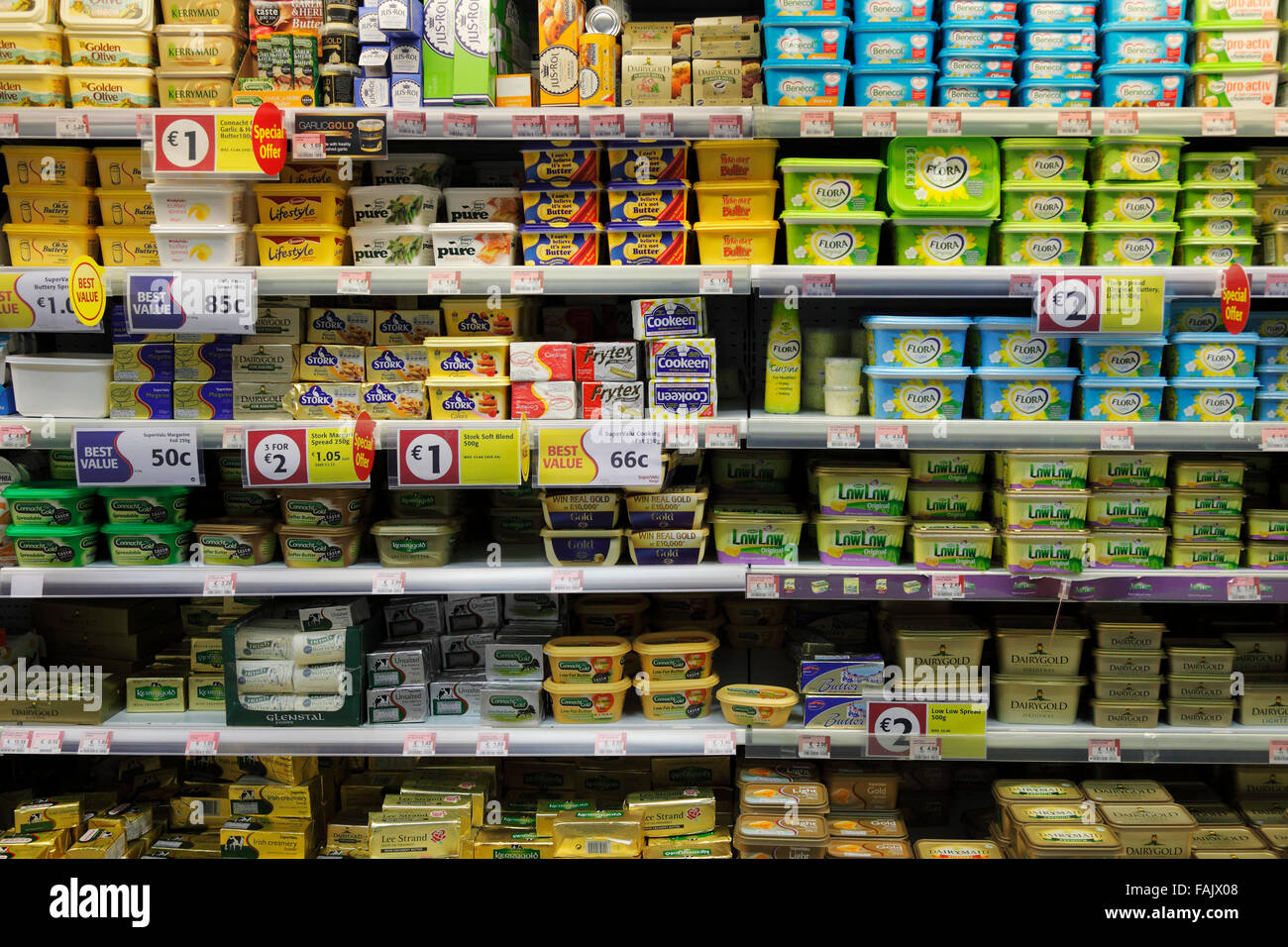Butter und Margarine Regal im Supermarkt Stockfotografie Alamy