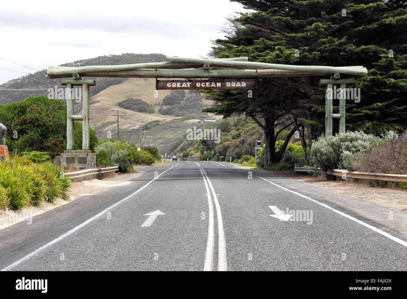 Straße Zeichen markiert den Beginn der Great Ocean Road in der Nähe von Lorne, Victoria, Australien. Stockfoto
