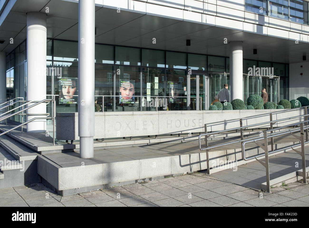 Nottingham, UK. 31. Dezember 2015. Grobe Schwellen camping auf Station Street erhielten bis Montag, 4. Januar 2016, Zelte und weiterziehen. Heute gewann Nottingham Stadtrat eine gerichtliche Anordnung, die Anmutung der Websites illegal. Die grobe Schläfer fordern für leerstehende Gebäude für Obdachlose, während der Wintermonate geöffnet werden der Rat sagte, dass alle Obdachlosen auf der Straße Station Unterkunft angeboten worden, die abgelehnt wurde. (Bild) Nottingham Stadtrat Büros Loxley Haus. Bildnachweis: Ian Francis/Alamy Live-Nachrichten Stockfoto