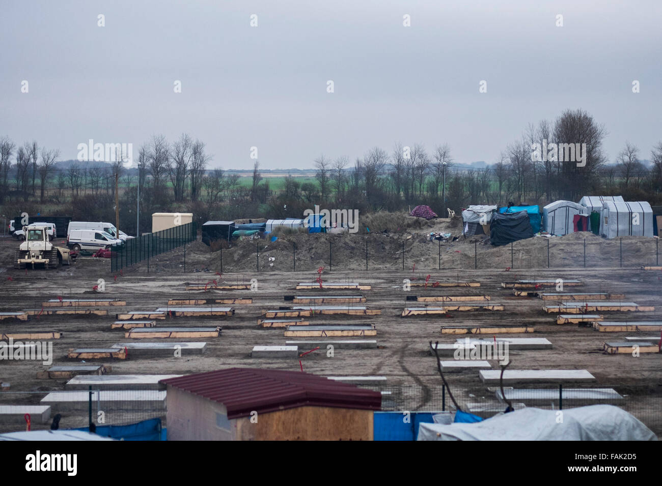 Ein Bereich für neue Tierheime in Calais Jungle Camp vorbereitet. Stockfoto