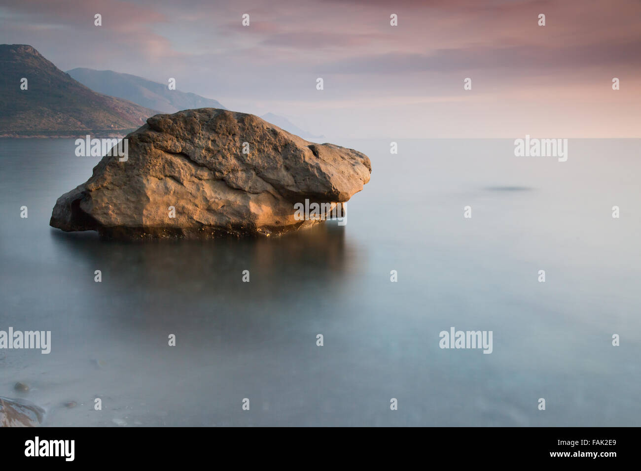 Sonnenuntergang am Strand von Langzeitbelichtung Stockfoto