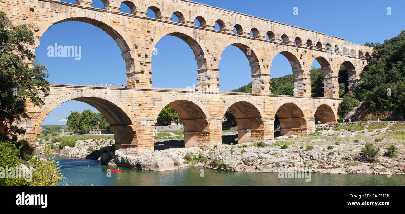 Pont du Gard, römische Aquädukt, UNESCO-Weltkulturerbe, Gard Fluss, Languedoc-Roussillon, Frankreich Stockfoto