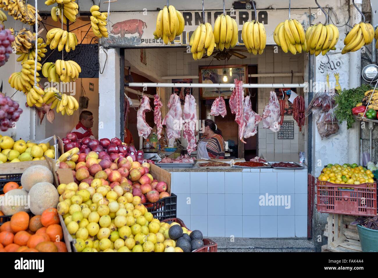 Metzgerei mit Früchten stehen, Markt, Taxco de Alarcón, Guerrero, Mexiko Stockfoto