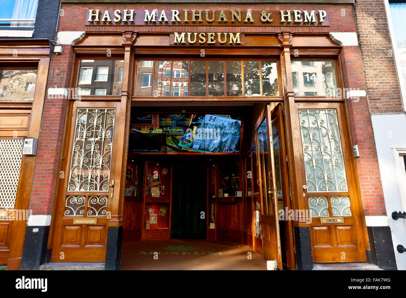 Außenansicht des Hash Marihuana & Hanf Museums. Cannabis, Rotlichtviertel, Amsterdam, Holland, Niederlande, Europa, Europäische Union, EU. Stockfoto