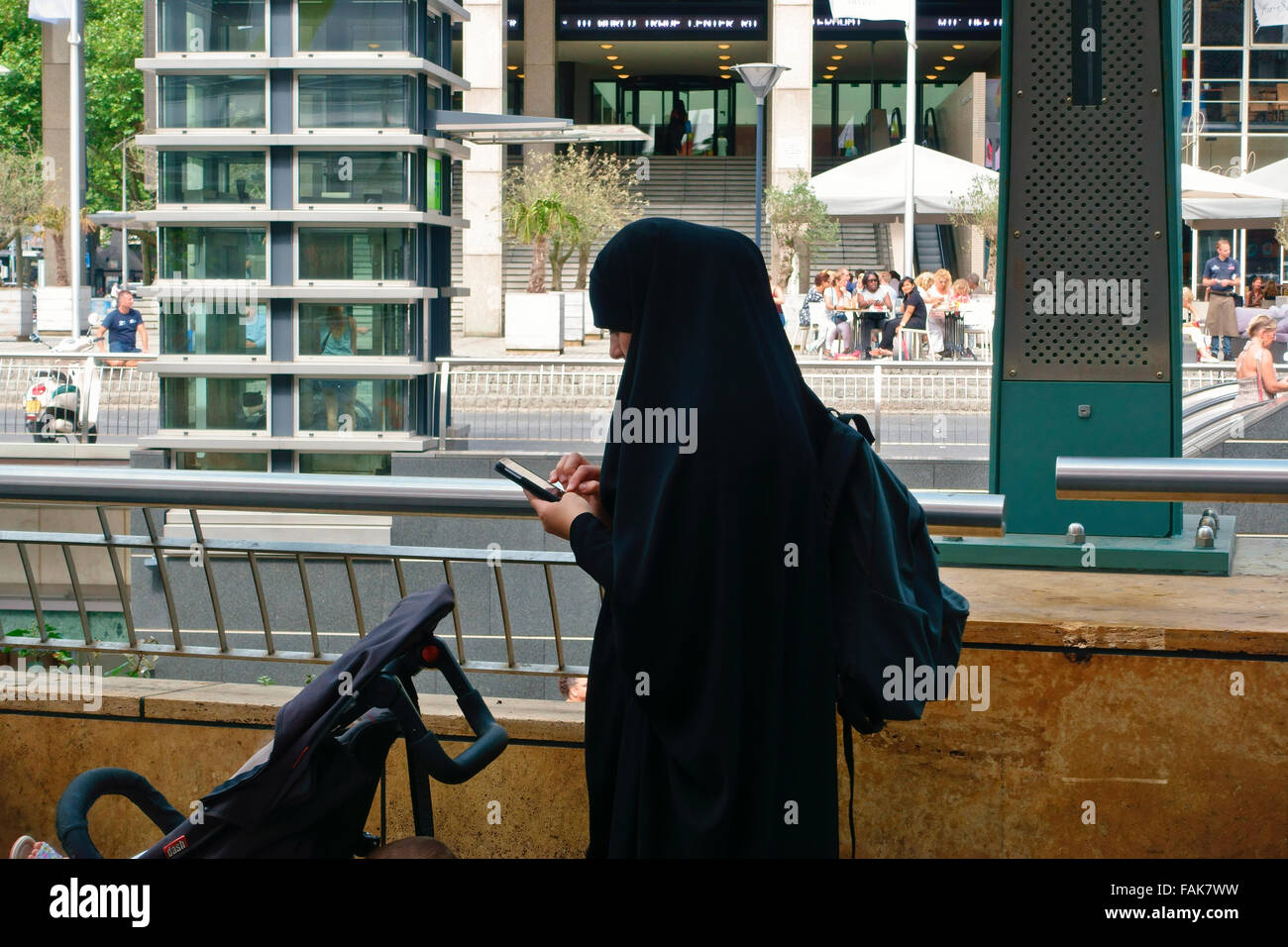 verschleierte-muslimische-frauen-fotos-und-bildmaterial-in-hoher