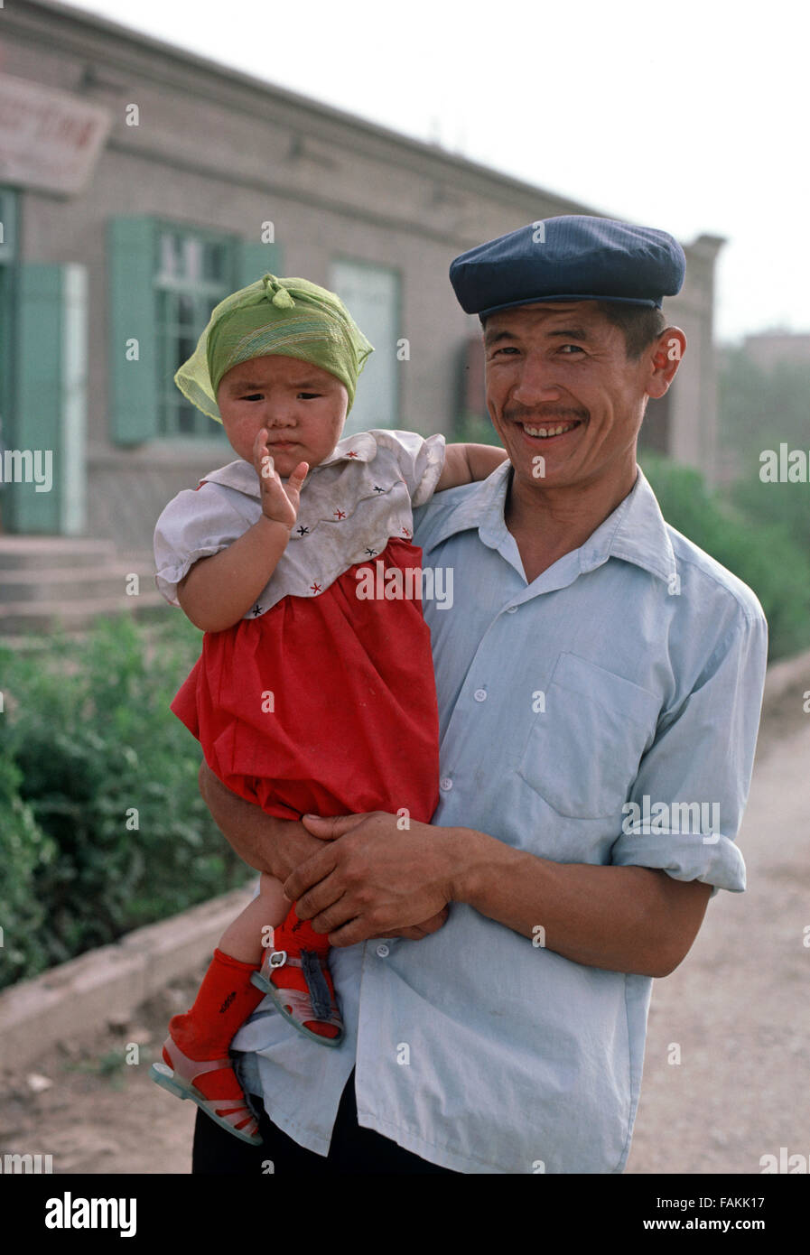 Uyghur Vater und Tochter in Turpan, Provinz Xinjiang, China Stockfoto