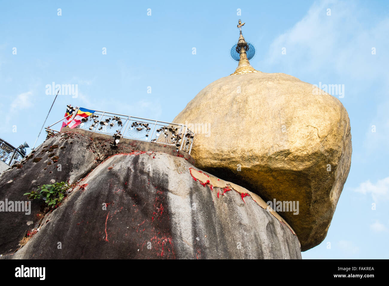 Berühmte, Pagode, auf, Platz, der, Gottesdienst, Wallfahrt, für, Buddhisten, und Touristen an, Gold, Gold, prekär, ausgeglichen, Rock, Myanmar, Birma, Gold, Kyaitiyo, buddhistischen, Stockfoto