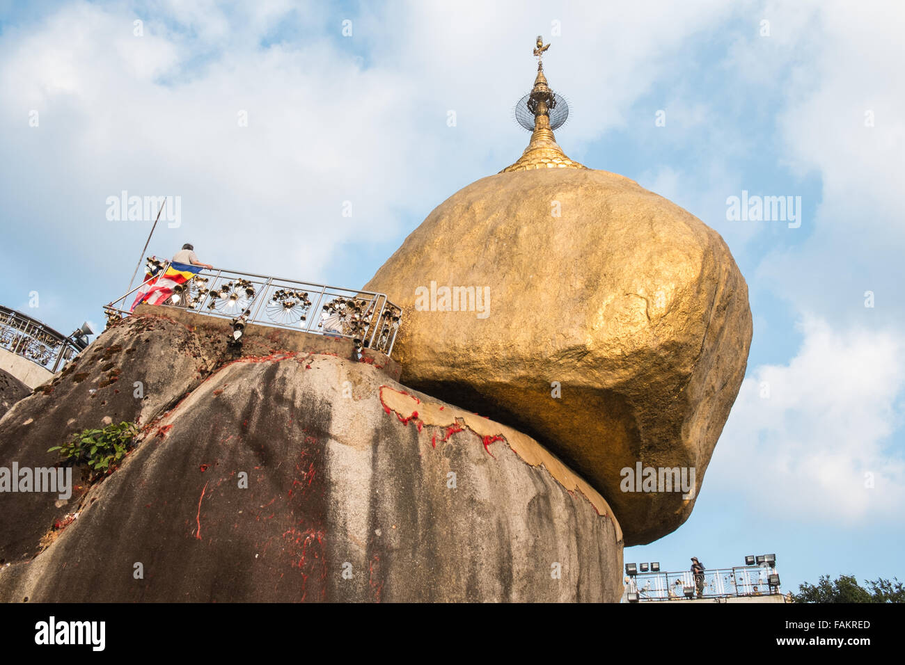 Berühmte, Pagode, auf, Platz, der, Gottesdienst, Wallfahrt, für, Buddhisten, und Touristen an, Gold, Gold, prekär, ausgeglichen, Rock, Myanmar, Birma, Gold, Kyaitiyo, buddhistischen, Stockfoto