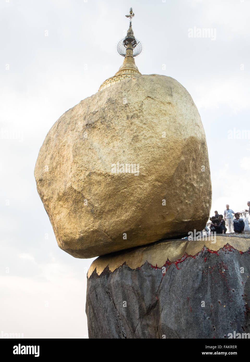 Berühmte, Pagode, auf, Platz, der, Gottesdienst, Wallfahrt, für, Buddhisten, und Touristen an, Gold, Gold, prekär, ausgeglichen, Rock, Myanmar, Birma, Gold, Kyaitiyo, buddhistischen, Stockfoto