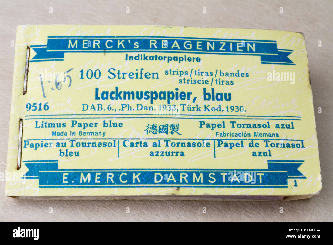 Boooklet aus altem Vintage Lackmus Papier Stockfoto