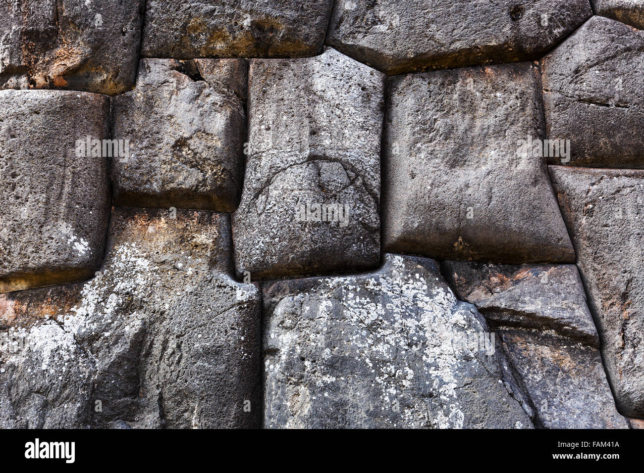 Steinen in ein altes Mauerwerk der Inkas Stockfoto