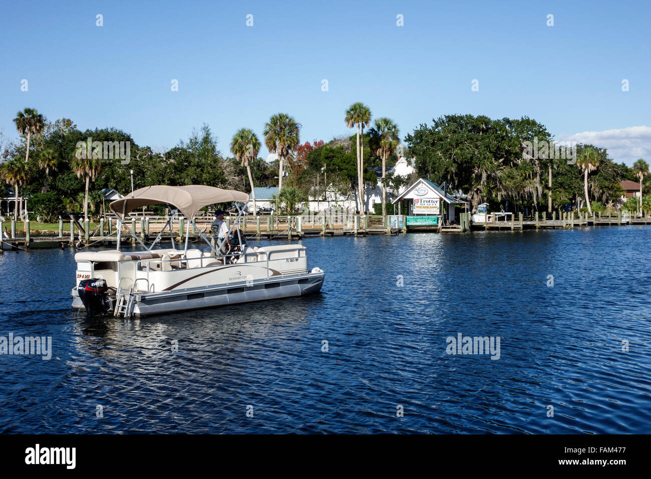 Florida Old Homosassa, Homosassa River Wasser, Ponton, Boot, Besucher Reise Reise Reise Tourismus Wahrzeichen Kultur Kultur Kultur, Urlaub g Stockfoto