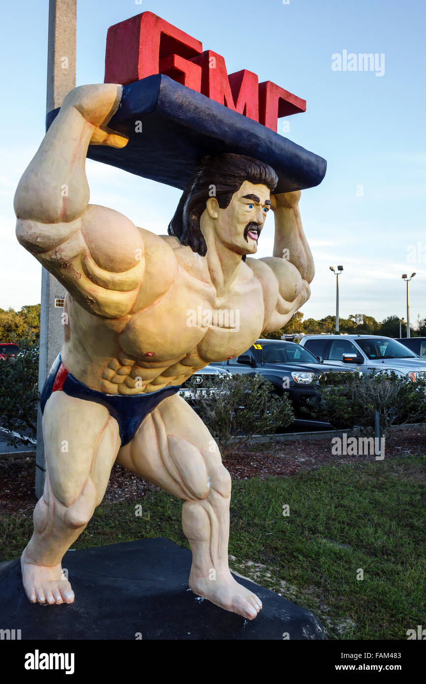 Florida Crystal River Wasser, GMC Atlas starker Mann Statue, Fiberglas, Straßenrand, Besucher Reise Reise Reise Tourismus Wahrzeichen Kultur c Stockfoto