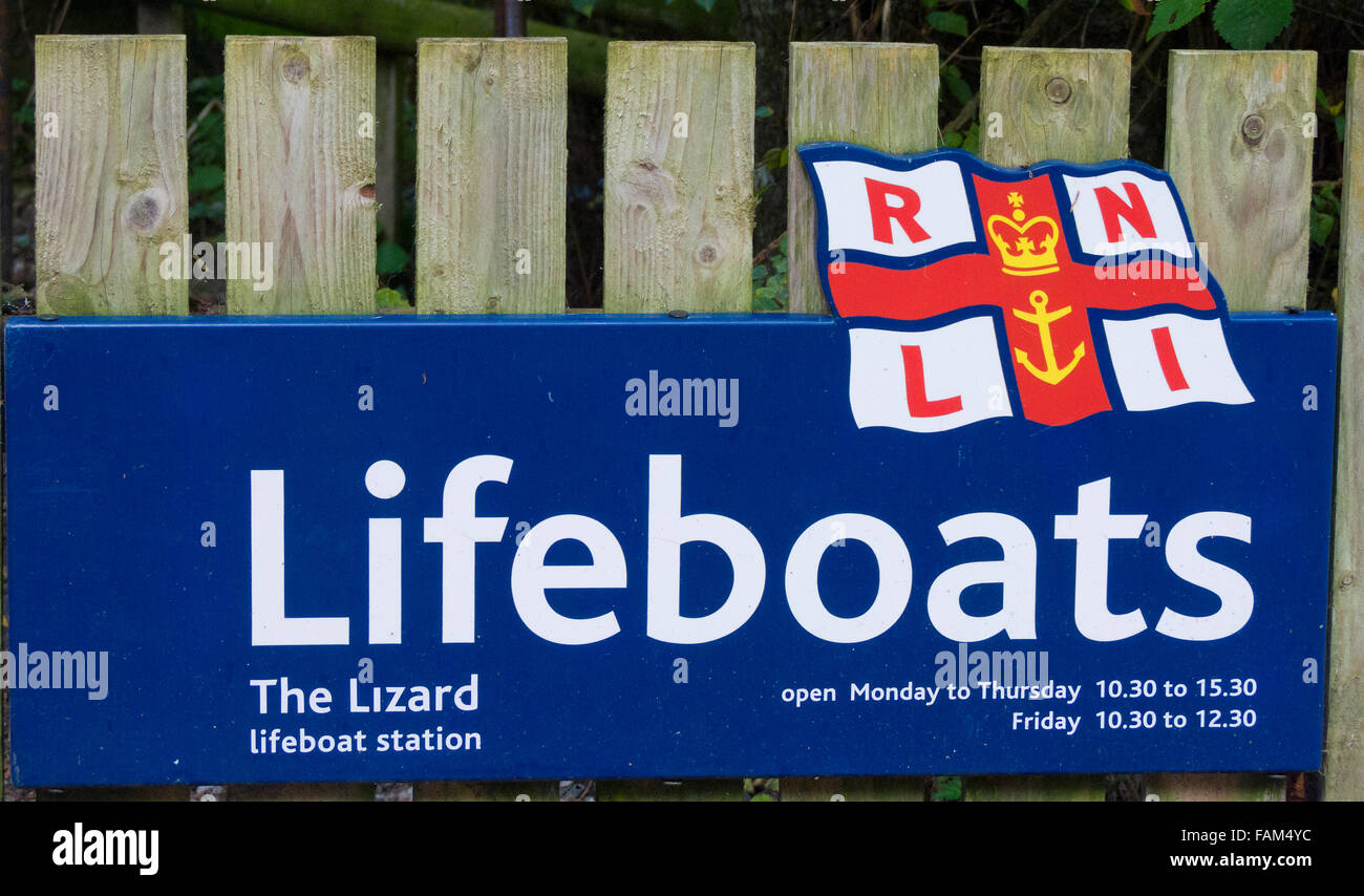 Royal National Rettungsboote Institute (RNLI) Zeichen, die Rettungsstation Eidechse Lizard Halbinsel, Cornwall, England, Vereinigtes Königreich Stockfoto