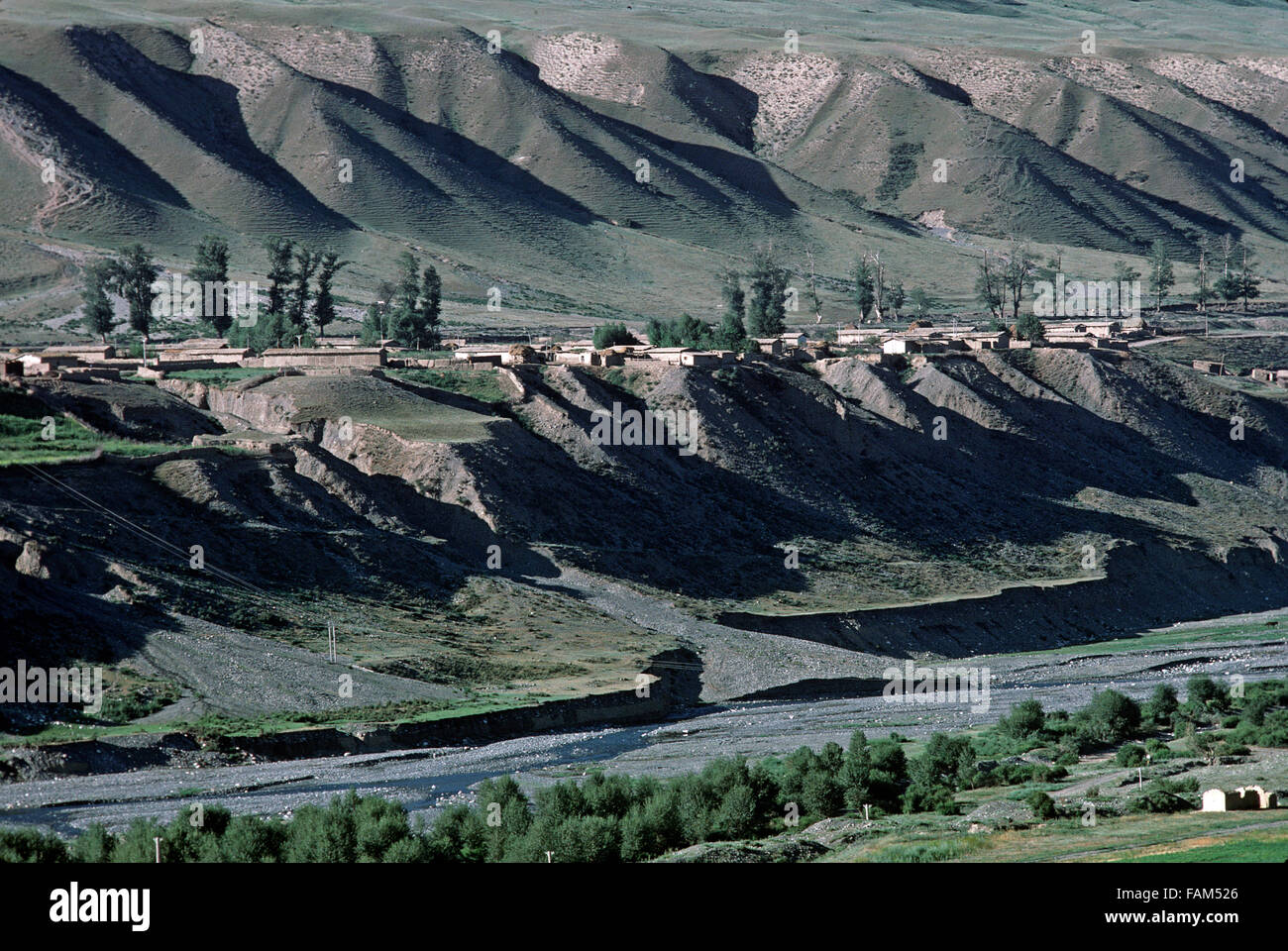 Kasachisch-Siedlung in Hügeln nördlich von Urumqui, Provinz Xinjiang Autonomous Region, China Stockfoto