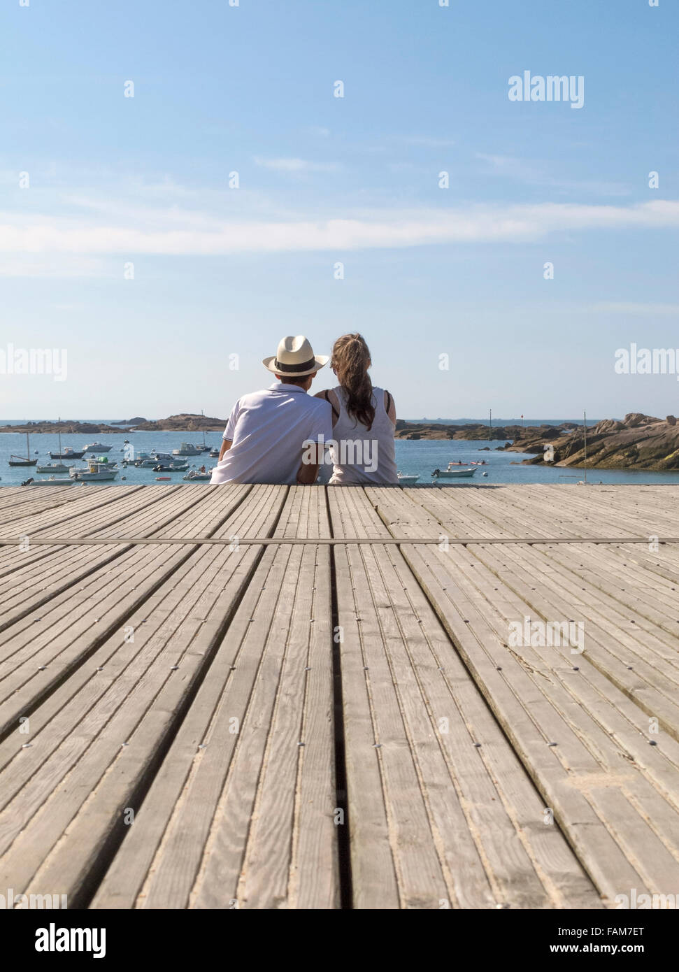 Liebenden Blick auf Munitionsdepot Hafen an einem Sommertag in der Bretagne Stockfoto