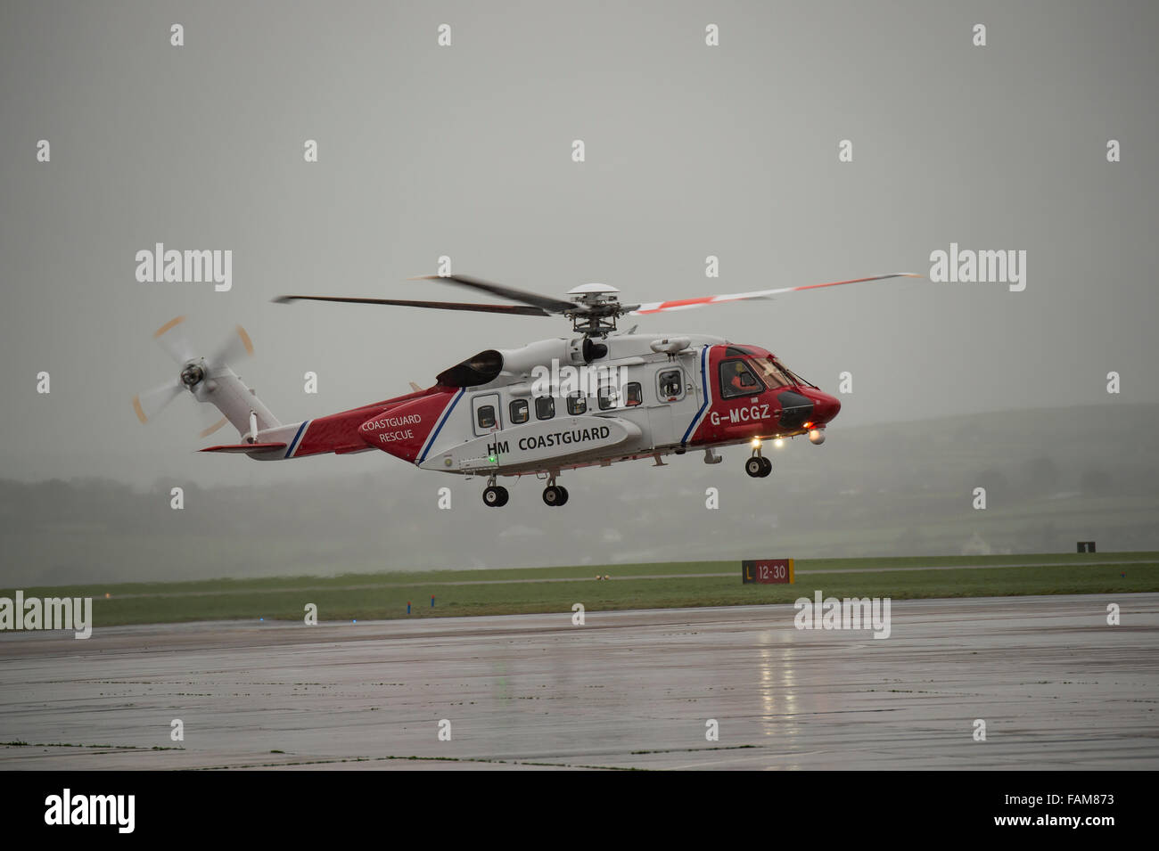 Bristow Küstenwache Hubschrauber nach der Einnahme von RNAS Culdrose gestartet über Such- und Rettungsaktionen Pflichten von 771 Squadron Stockfoto