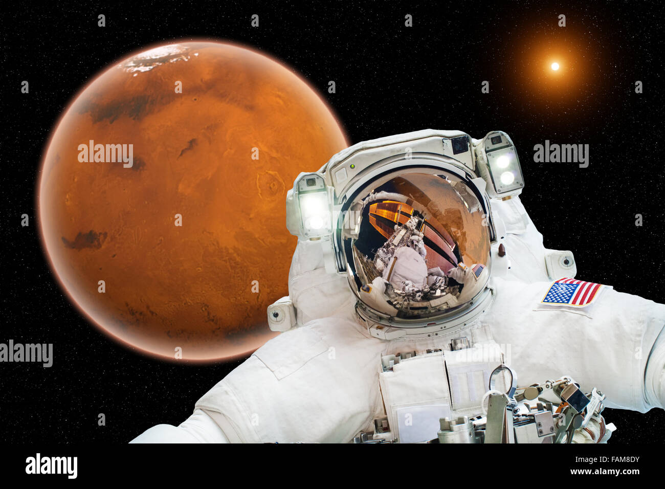 Astronaut im Weltraum auf die Mars-Elemente dieses Bildes, eingerichtet von der NASA Stockfoto