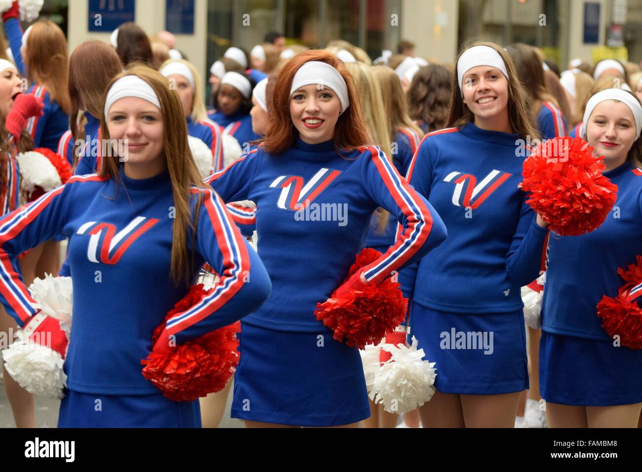 London, UK. 1. Januar 2016. News Jahre Day Parade von Piccadilly, Parliament Square. Alle amerikanischen Varsity Cheerleader Credit: PjrNews/Alamy Live-Nachrichten Stockfoto