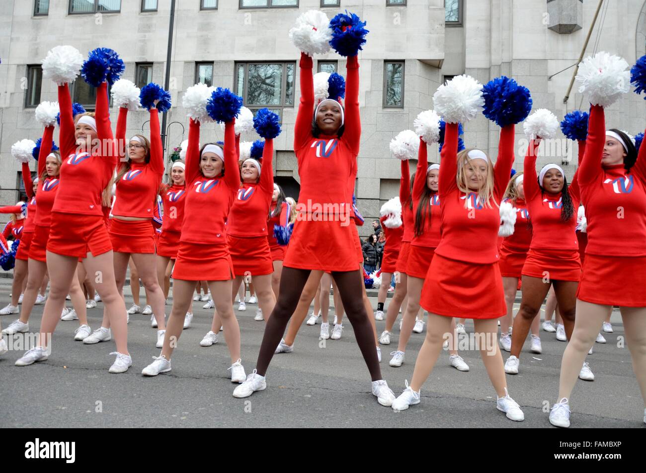 London, UK. 1. Januar 2016. News Jahre Day Parade von Piccadilly, Parliament Square. Varsity alle amerikanischen Cheerleader Kredit: PjrNews/Alamy Live-Nachrichten Stockfoto
